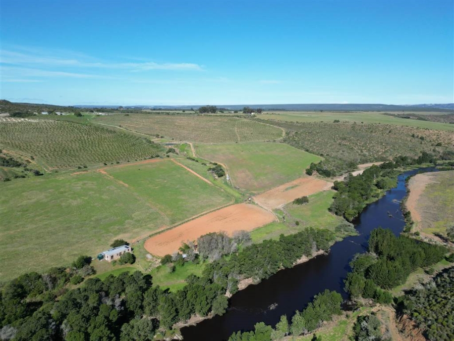 6 Bedroom Property for Sale in Stilbaai Oos Western Cape